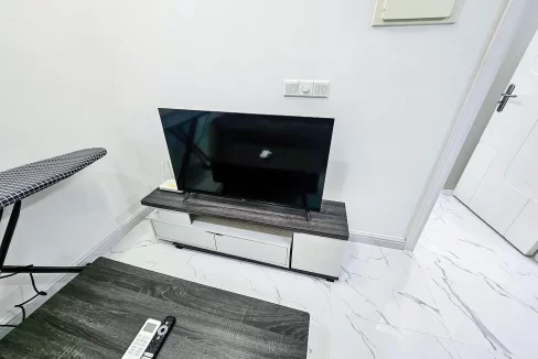Fully furnished 1 bedroom apartment from a residential building in Ranauraa Magu, Phase 1, Hulhumale'. A photo of the living area.