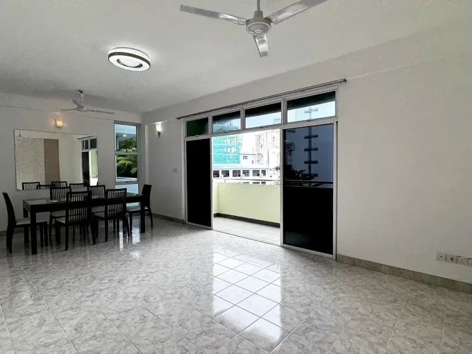 Recenty renovated 3+1 bedroom apartment in Sosun Magu, 5th Floor, Henveyru, Male'.