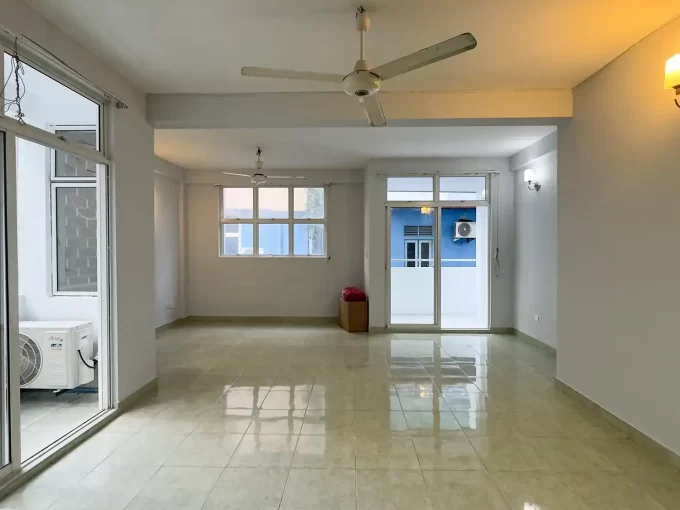 Unfurnished 2+1 bedroom apartment in Karankaa Magu, Henveyru, Male'. The apartment is on the 1st floor of a residential building.