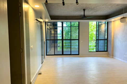 Brand new unfurnished 3 bedroom apartment on the 3rd floor of a residential building in Burevi Goalhi, Villimale'.