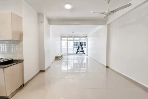 Unfurnished 2+1 bedroom apartment on the 3rd floor of a residential building in Koaru Kendi Magu, Macchangoalhi, Male'.