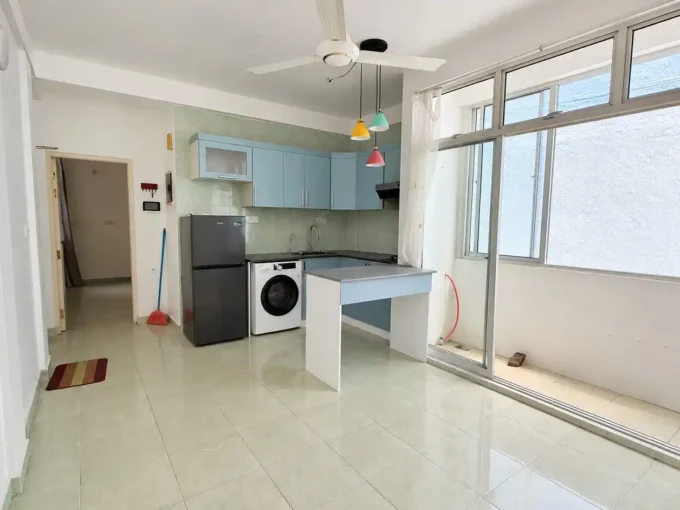 Unfurnished 1 bedroom apartment in Karankaa Magu, 2nd Floor, Henveyru, Male'.